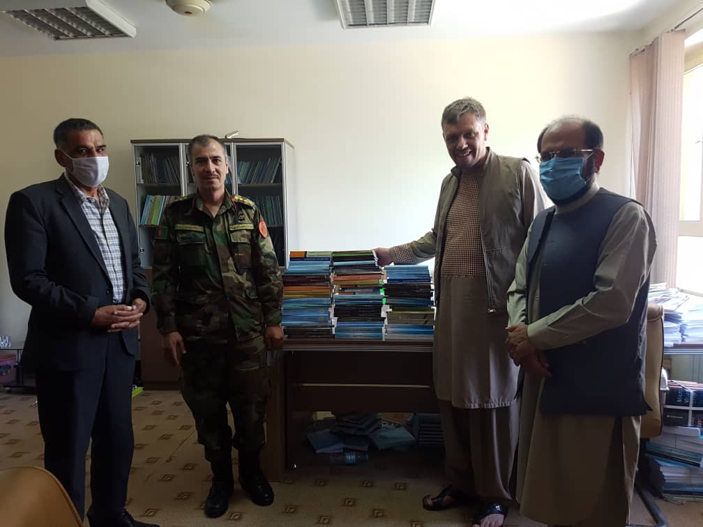 اکادمی علوم، ده ها اثر علمی- تحقیقی را با کتابخانه وزارت دفاع ملی کمک کرد
