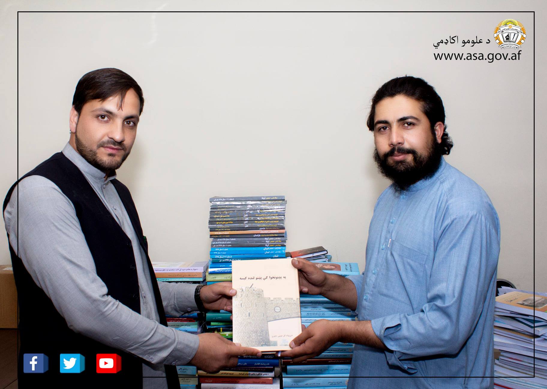 د میوند ځوانانو ادبي او کلتوري ټولنې سره د کتابونو مرسته 