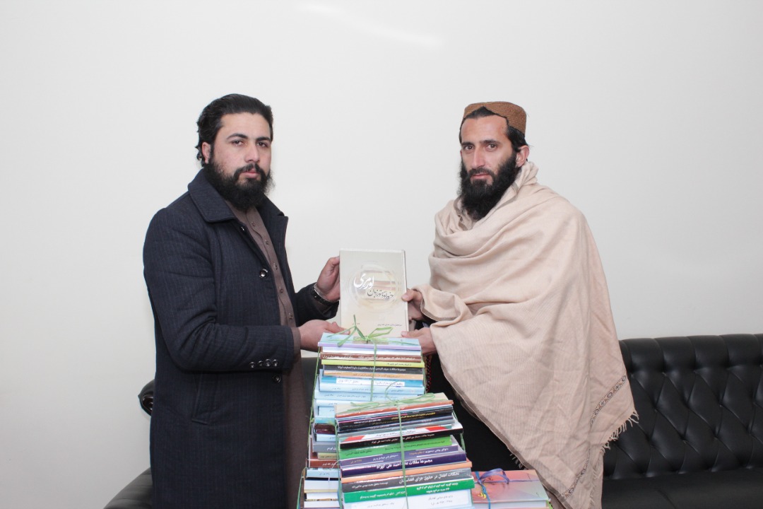 د لوګر ولایت د اطلاعاتو او کلتور ریاست  سره د علمي آثارو مرسته وشوه