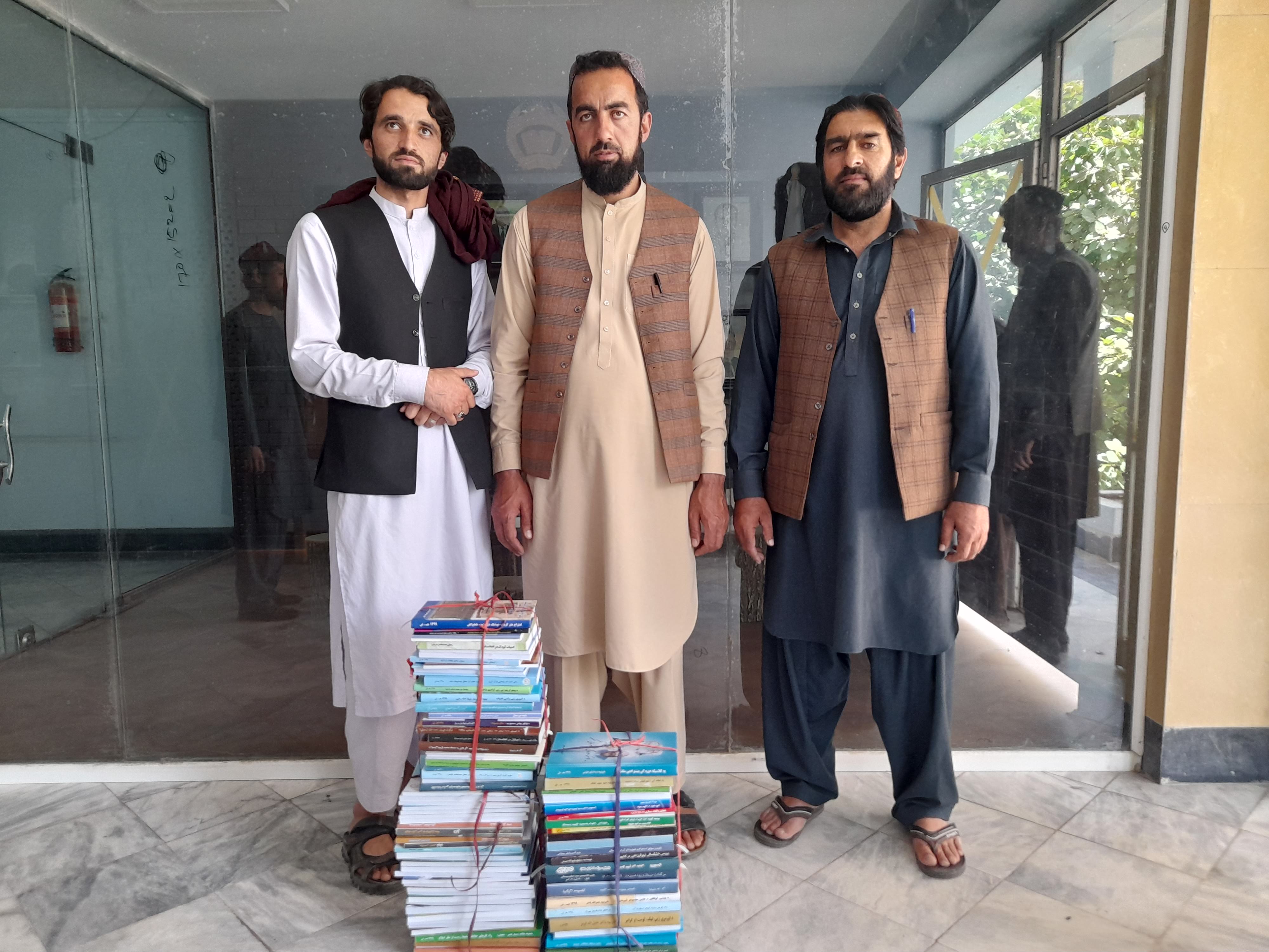 د میدان وردګ ولایت  چک ولسوالۍ  د حضرت عمر فاروق (رض)  تاریخي عالي لیسه سره د علمي آثارو مرسته وشوه؛