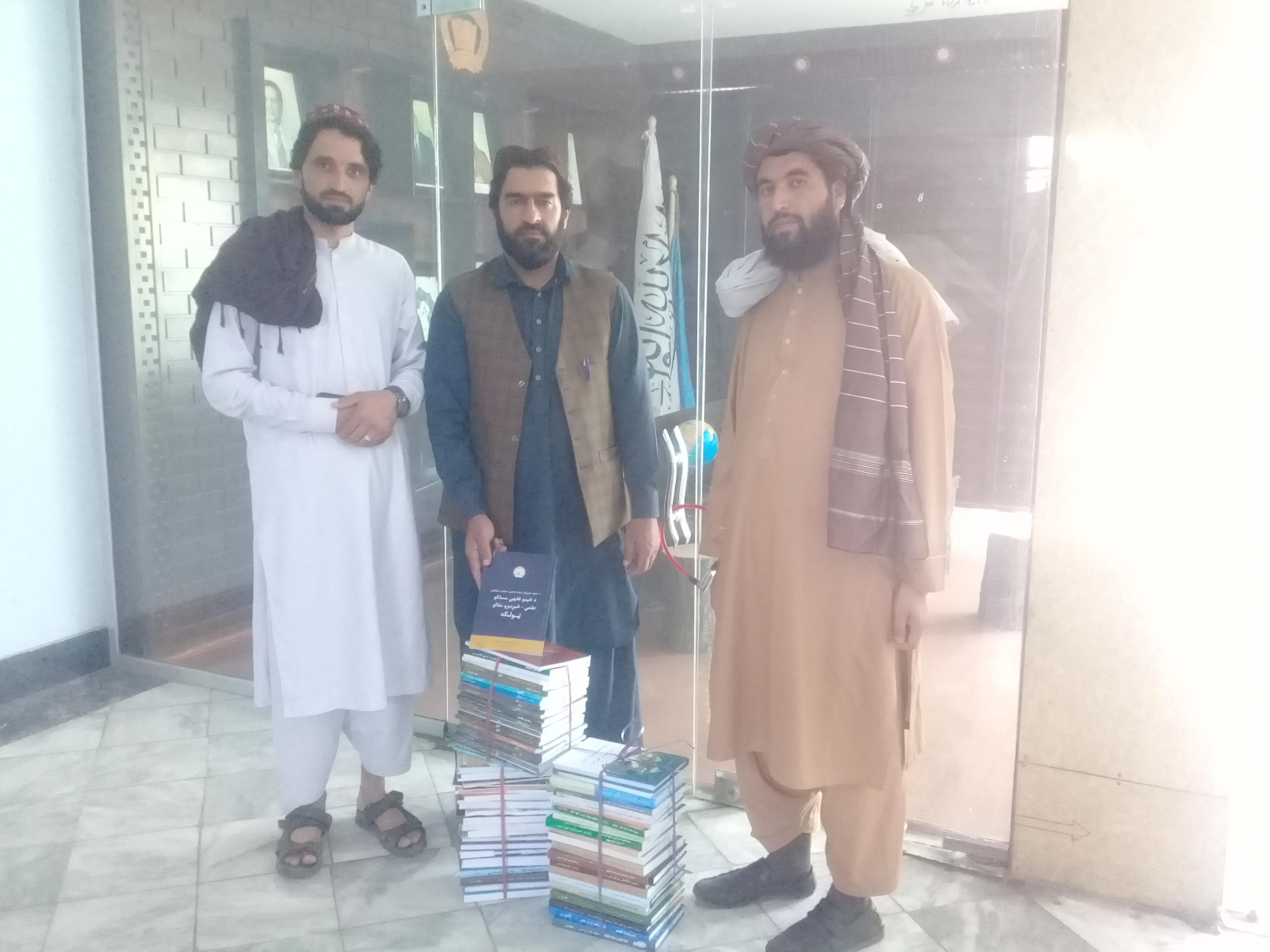 د میرویس خان نیکه زابل د لوړو زده کړو مؤسسه سره د علمي آثارو مرسته وشوه؛