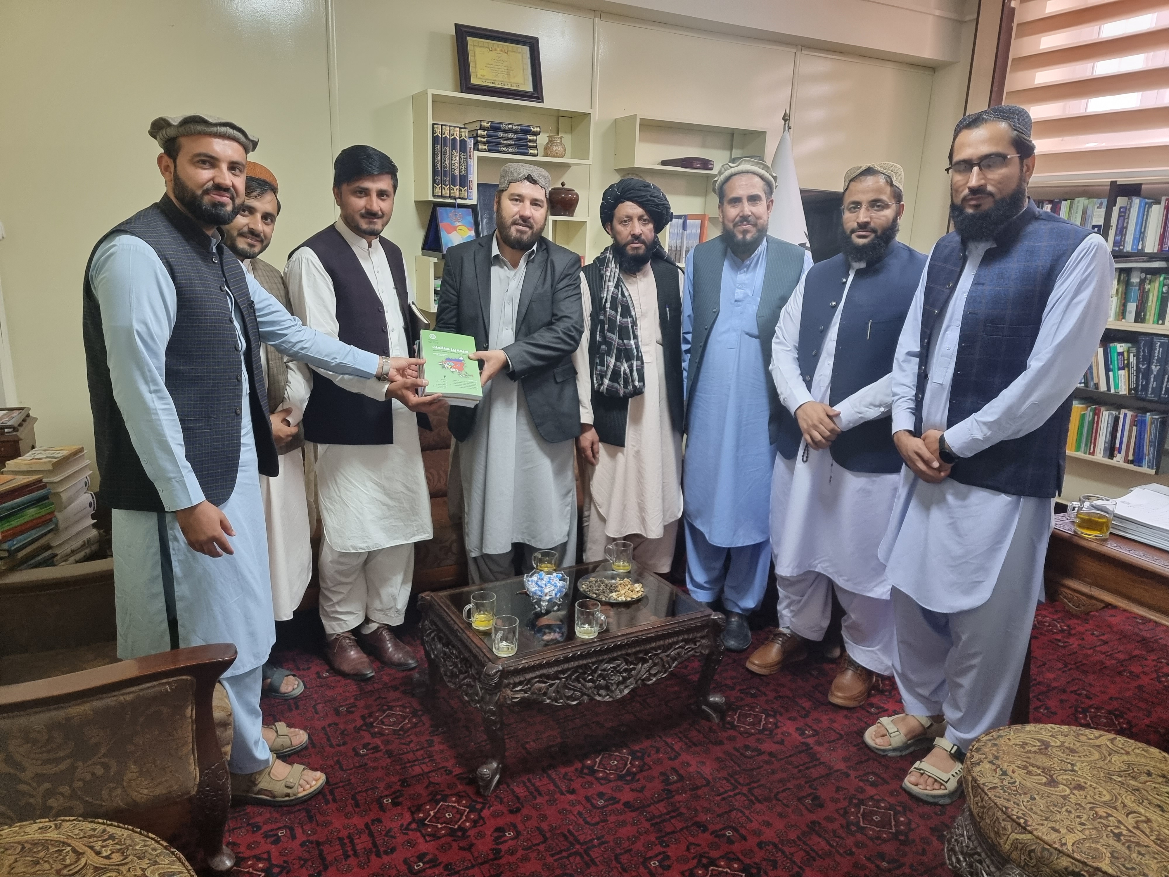 د علومو اکاډمي پلاوي د بهرنيو چارو وزارت د ستراتيژیکو مطالعاتو له رئيس سره وليدل 