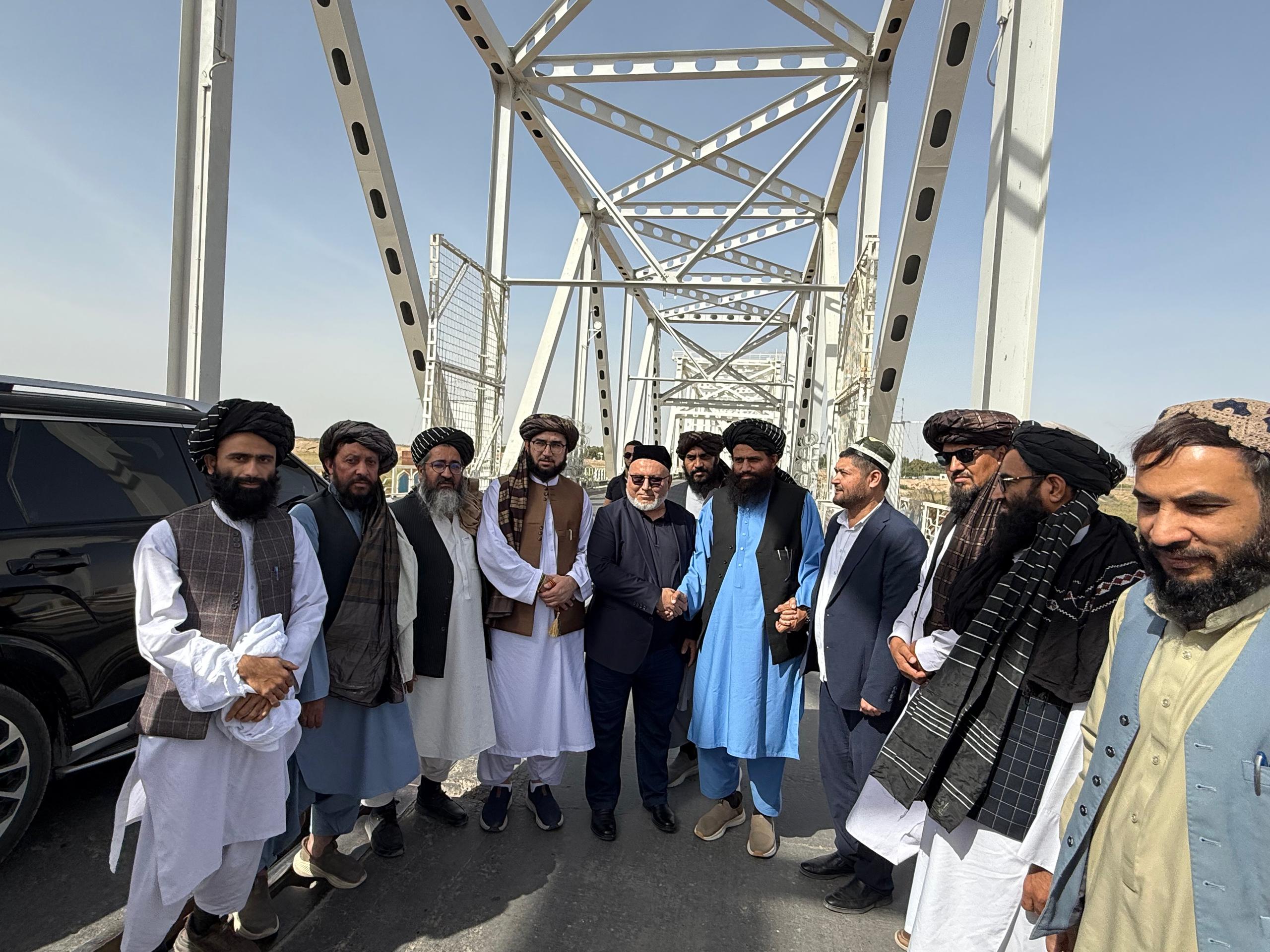 د علومو اکاډمۍ د ژباړې او تدقیق مرکز او د کنفرانس د عالي کمیسیون رئیس شیخ الحدیث محمد عزیز الله مظهري صاحب په ملتیا، بلخ ولایت ته سفر            